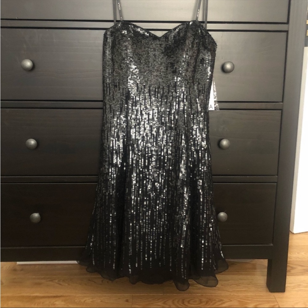 DRESS PARTY - Picture 7 of 11